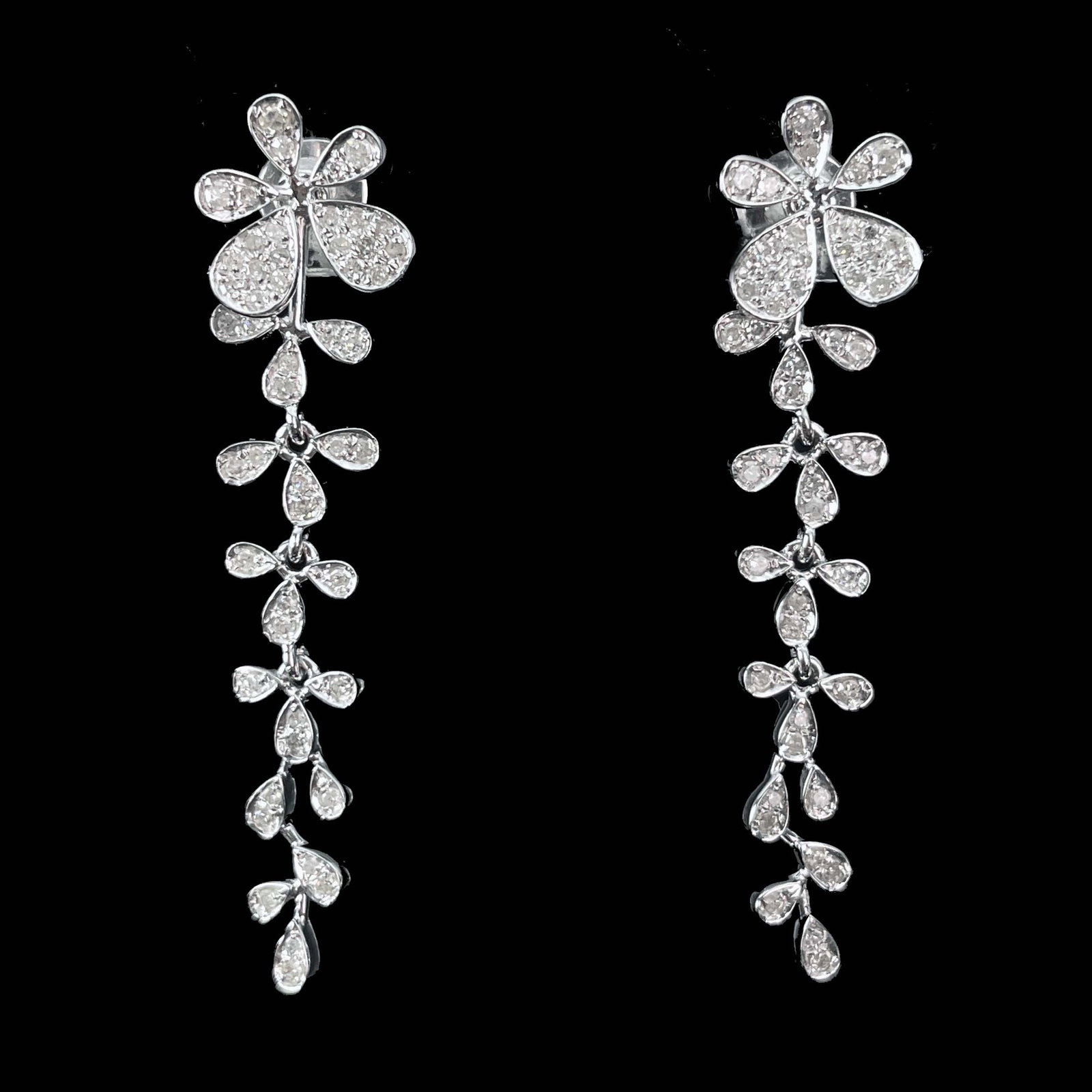14k Gold 0.40 Ct Natural H Diamond Earrings: Ref:230987010 // gold content:14k gold // main gemstone:diamond // shape:round // carat weight:0. 40ct // color:h // treatment:natural // cut grade:g // // adjacent gemstone 2 : diamond //