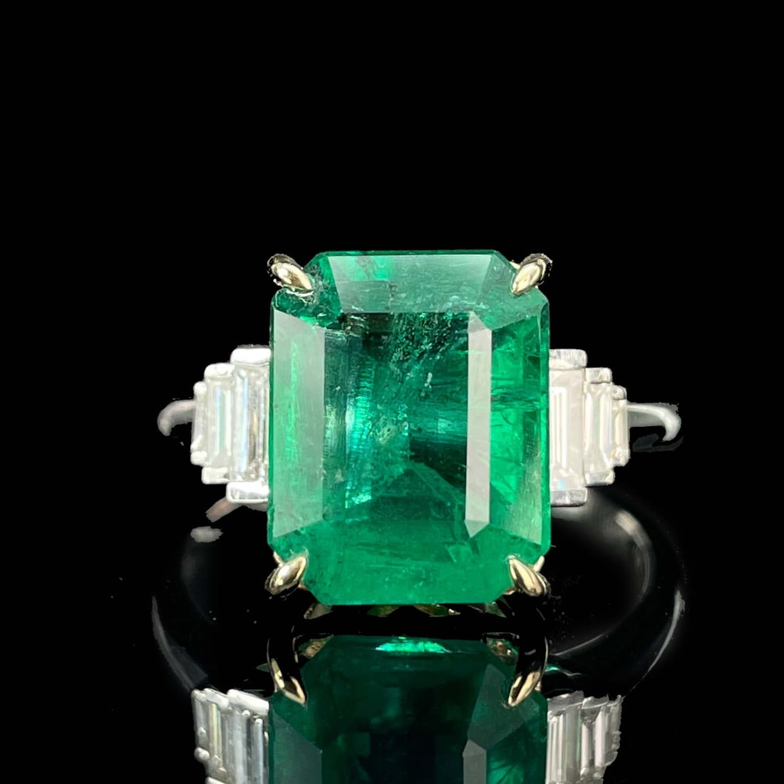 14k Gold 5.07 Ctw Natural Emerald & Diamond Ring: Ref:230987015 // gold content:14k gold // ring size:7. 25us // // main gemstone:emerald // shape:emerald // carat weight:4. 86ct // color:green // treatment:natural // cut grade:g // // adjacent