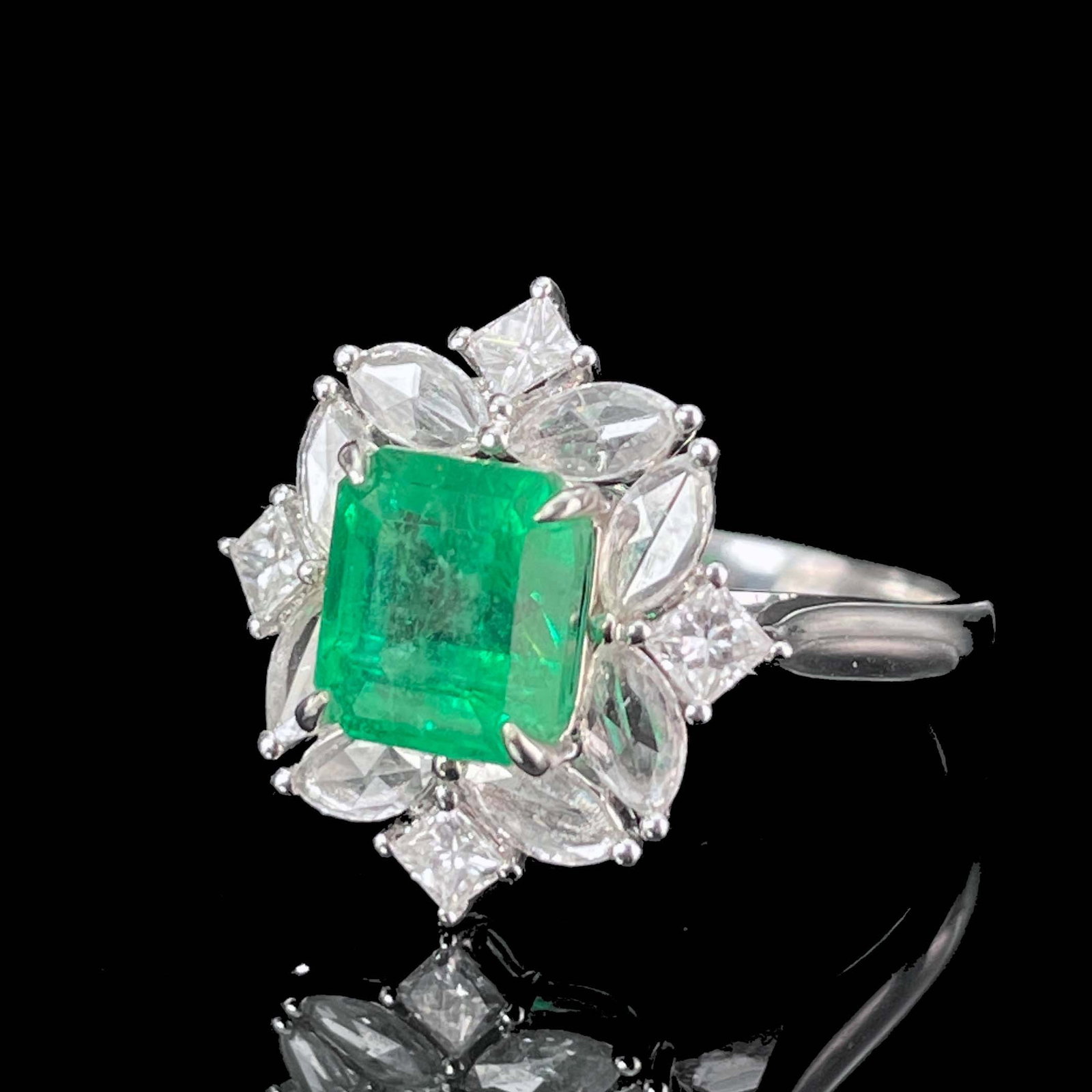 14k Gold 3.23 Ctw Natural Emerald & Diamond Ring - 3