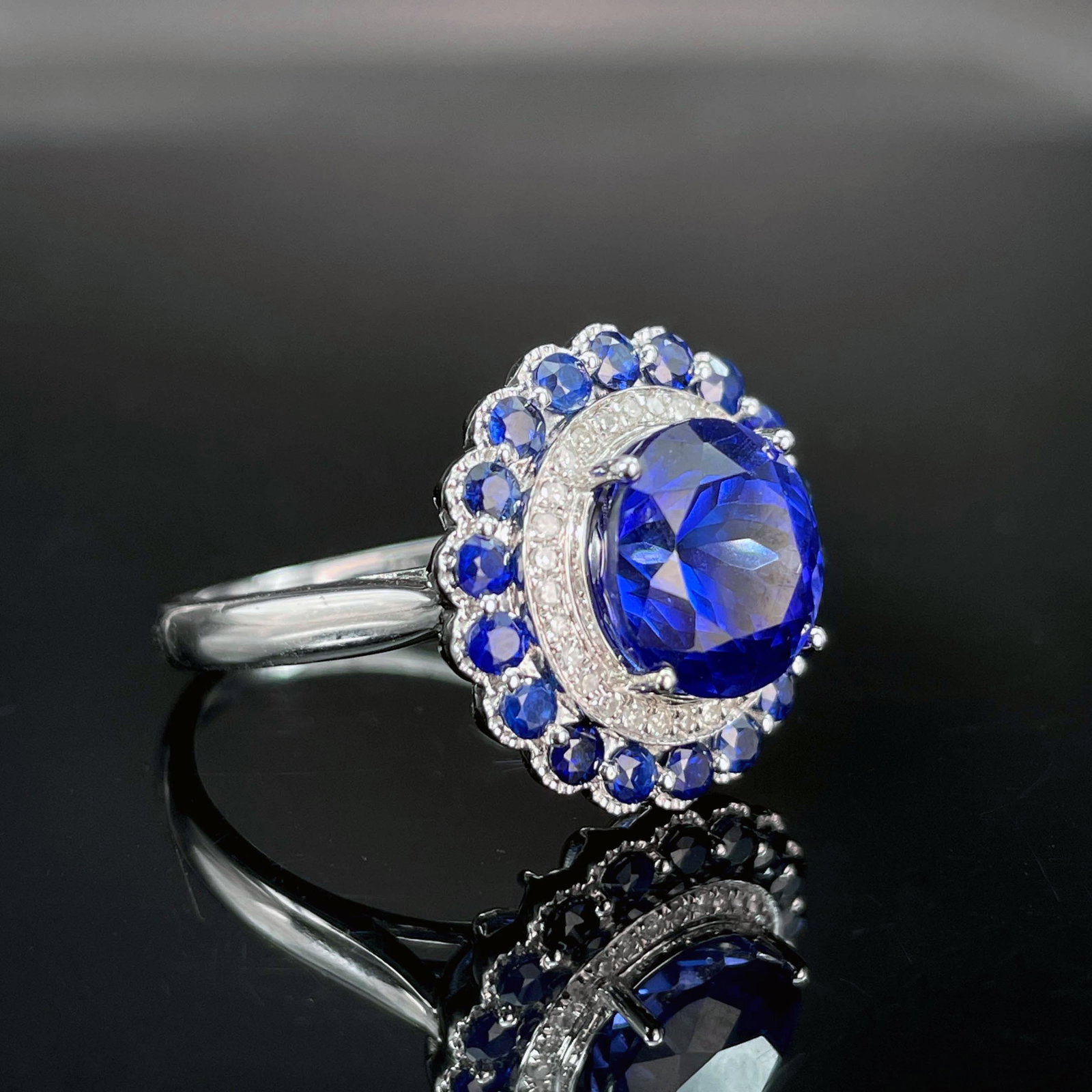 14k Gold 3.5 Ct Natural Tanzanite & Diamond Ring - 2