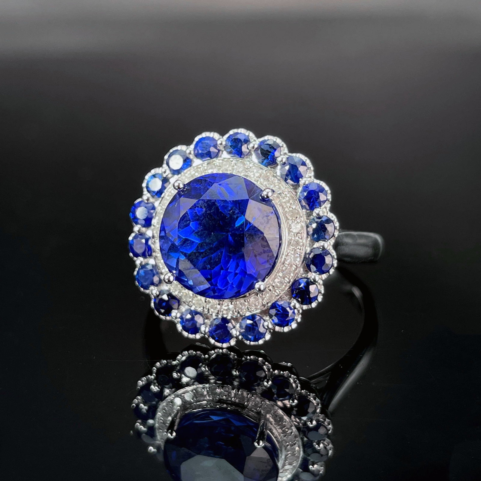 14k Gold 3.5 Ct Natural Tanzanite & Diamond Ring - 3