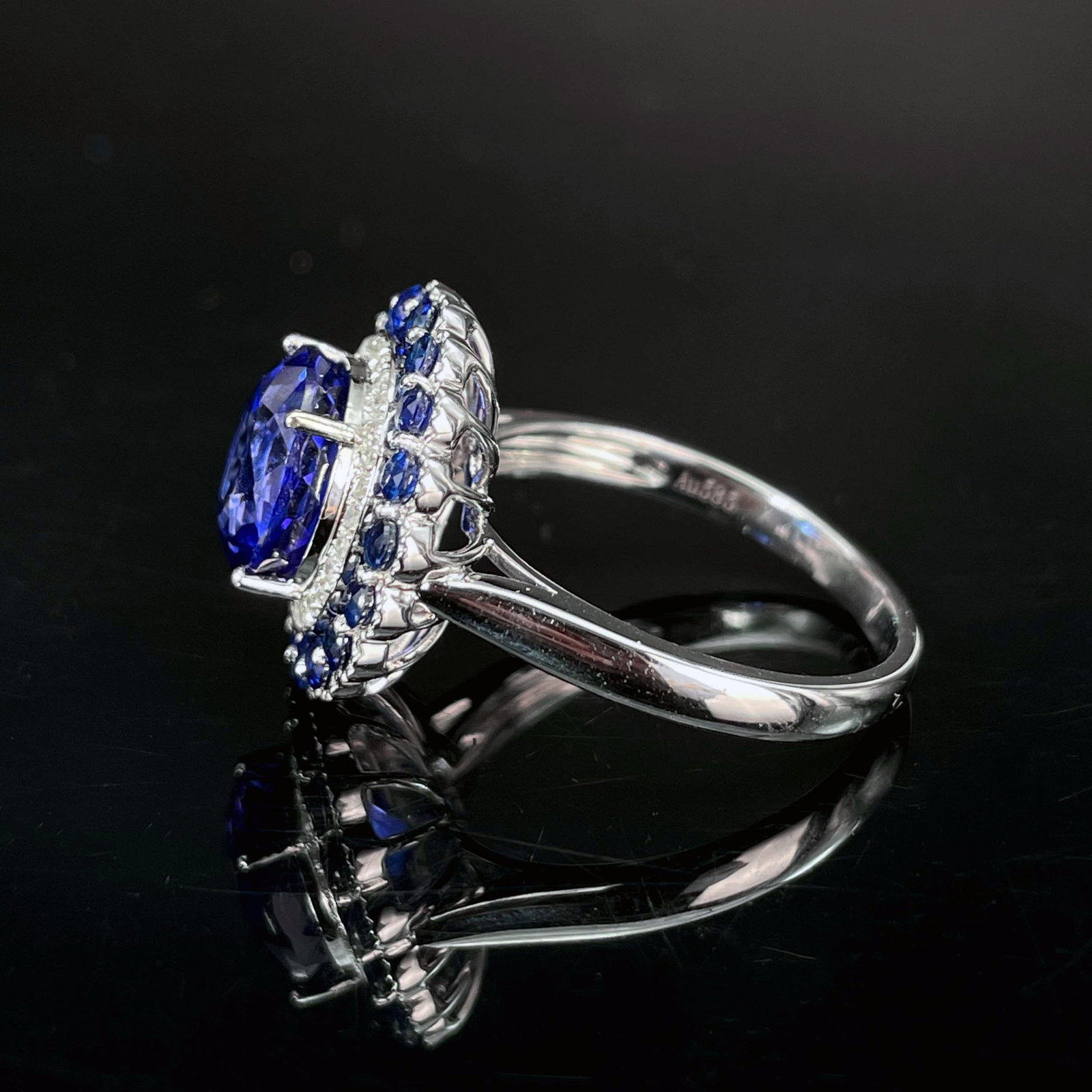 14k Gold 3.5 Ct Natural Tanzanite & Diamond Ring - 4