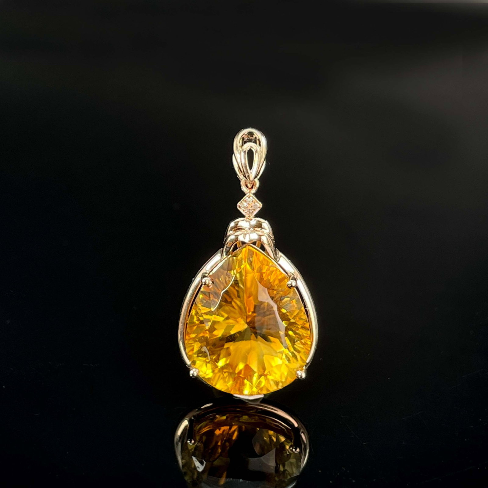 14k Gold 11.362 Ctw Natural Citrine & Diamond Pendant( Without Chain ): Ref:230987029 // gold content:14k gold // main gemstone:citrine // number of stones:1 // shape:pear // carat weight:11. 35ct // color:yellow // treatment:natural // cut grade:g // // adjacent gemstone