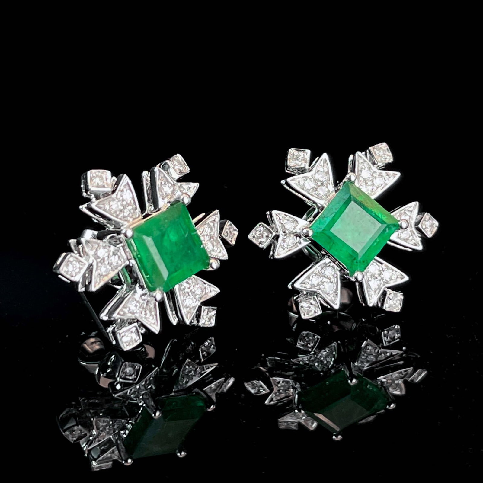 14k Gold 1.11 Ctw Natural Emerald & Diamond Earrings - 3