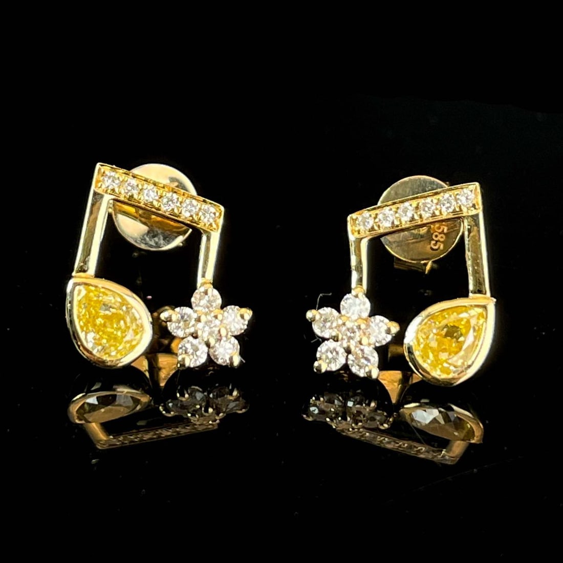 14k Gold 0.52 Ctw Natural Yellow Diamond & Diamond Earrings: Ref:230987033 // gold content:14k gold // main gemstone:yellow diamond // number of stones:2 // shape:pear // carat weight:0. 34ct // color:yellow // treatment:natural // cut grade:g // // adjacent