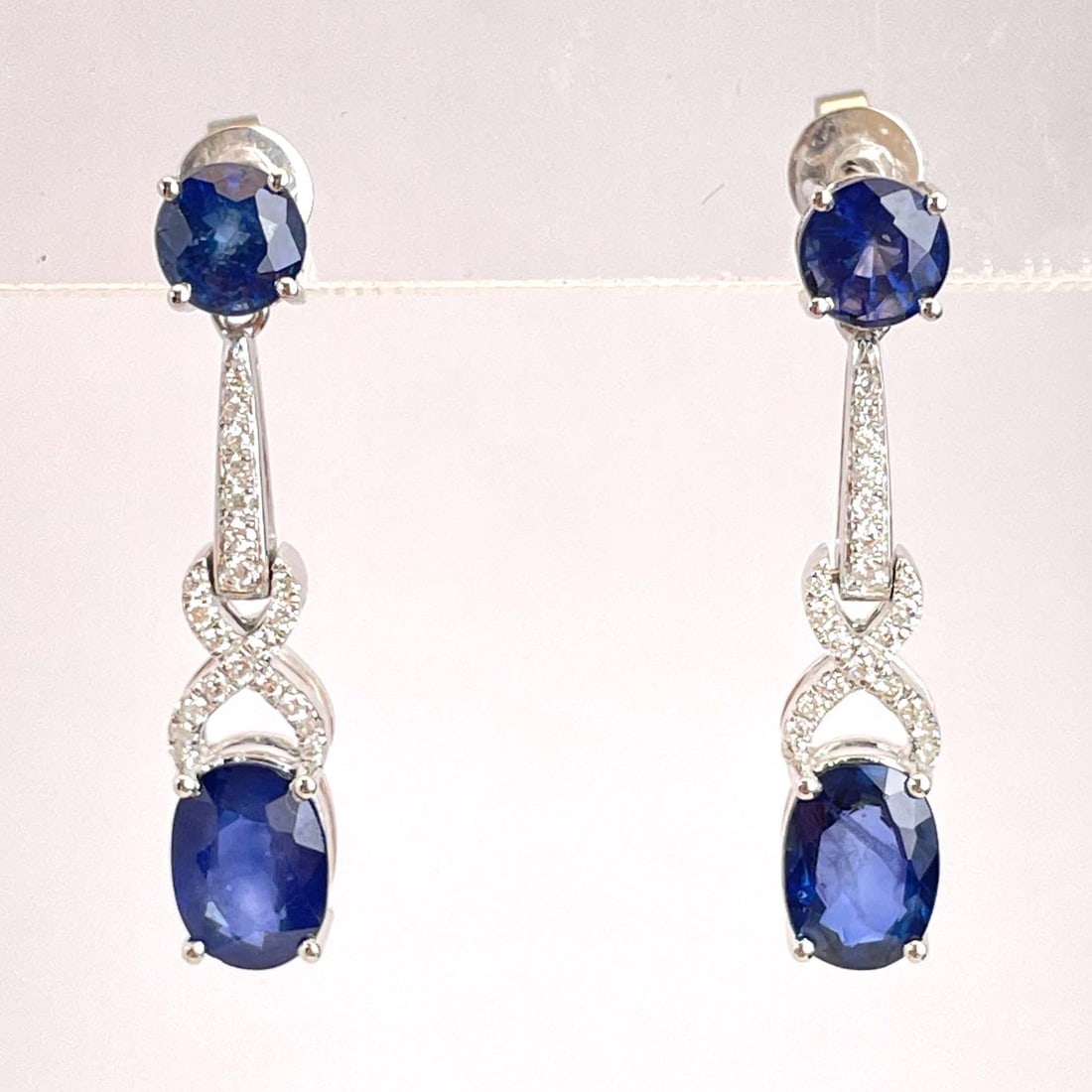 14k Gold 1.88 Ct Natural Sapphire & Diamond Earrings: Ref:230987034 // gold content:14k gold // main gemstone:sapphire // number of stones:2 // shape:oval // carat weight:1. 88ct // color:blue // treatment:natural // cut grade:g // // adjacent gemstone