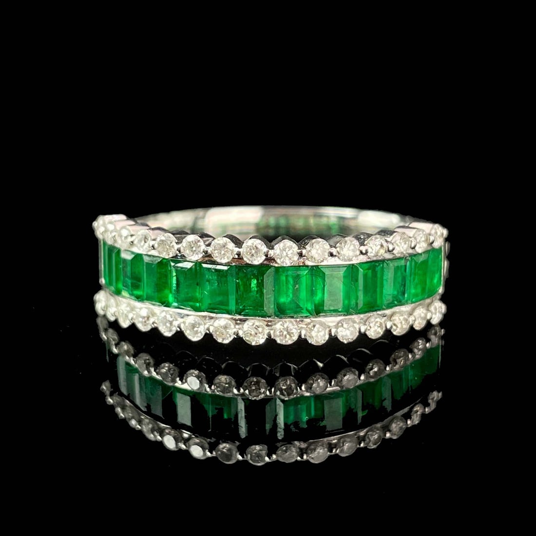 14k Gold 1.10 Ctw Natural Emerald & Diamond Ring: Ref:230987036 // gold content:14k gold // ring size:7. 25us // // main gemstone:emerald // shape:baguette // carat weight:0. 8ct // color:green // treatment:natural // cut grade:g // // adjacent gemst