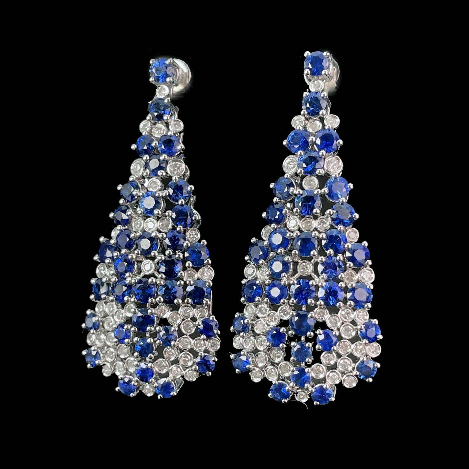14k Gold 7.6 Ctw Natural Sapphire & Diamond Earrings: Ref:230987040 // gold content:14k gold // main gemstone:sapphire // shape:oval // carat weight:7. 1ct // color:blue // treatment:natural // cut grade:g // // adjacent gemstone 2 : diamond // number of