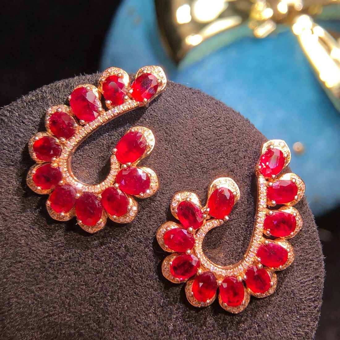 14k Gold 7.45 Ct Natural Ruby & Diamond Earrings: Ref:230987053 // gold content:14k gold // main gemstone:ruby // shape:oval // carat weight:7. 45ct // color:red // treatment:natural // cut grade:g // // adjacent gemstone 2 : diamond // number of