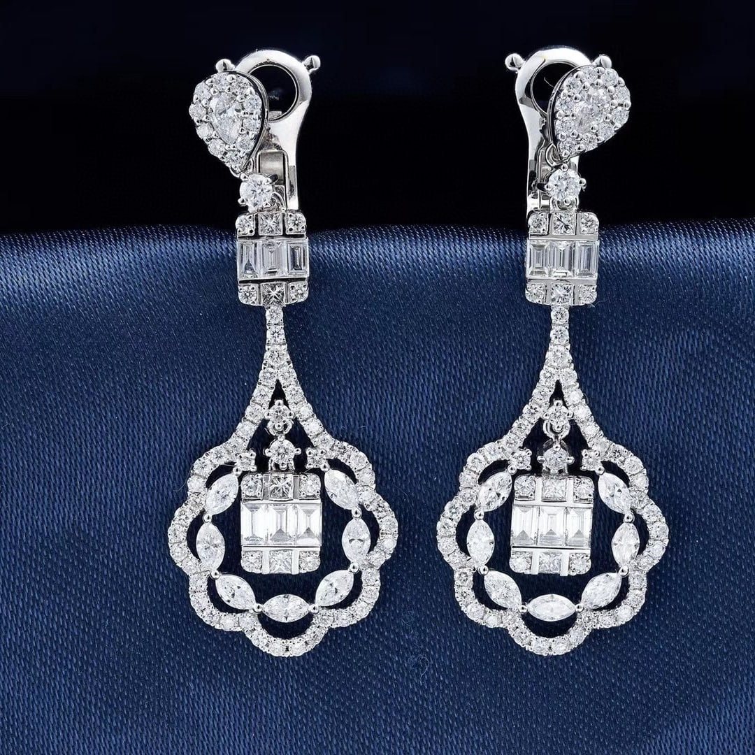 14k Gold 2.23 Ctw Natural H Diamond Earrings: Ref:230987058 // gold content:14k gold // main gemstone:diamond // shape:round // carat weight:0. 84ct // color:h // treatment:natural // cut grade:g // // adjacent gemstone 2 : diamond //