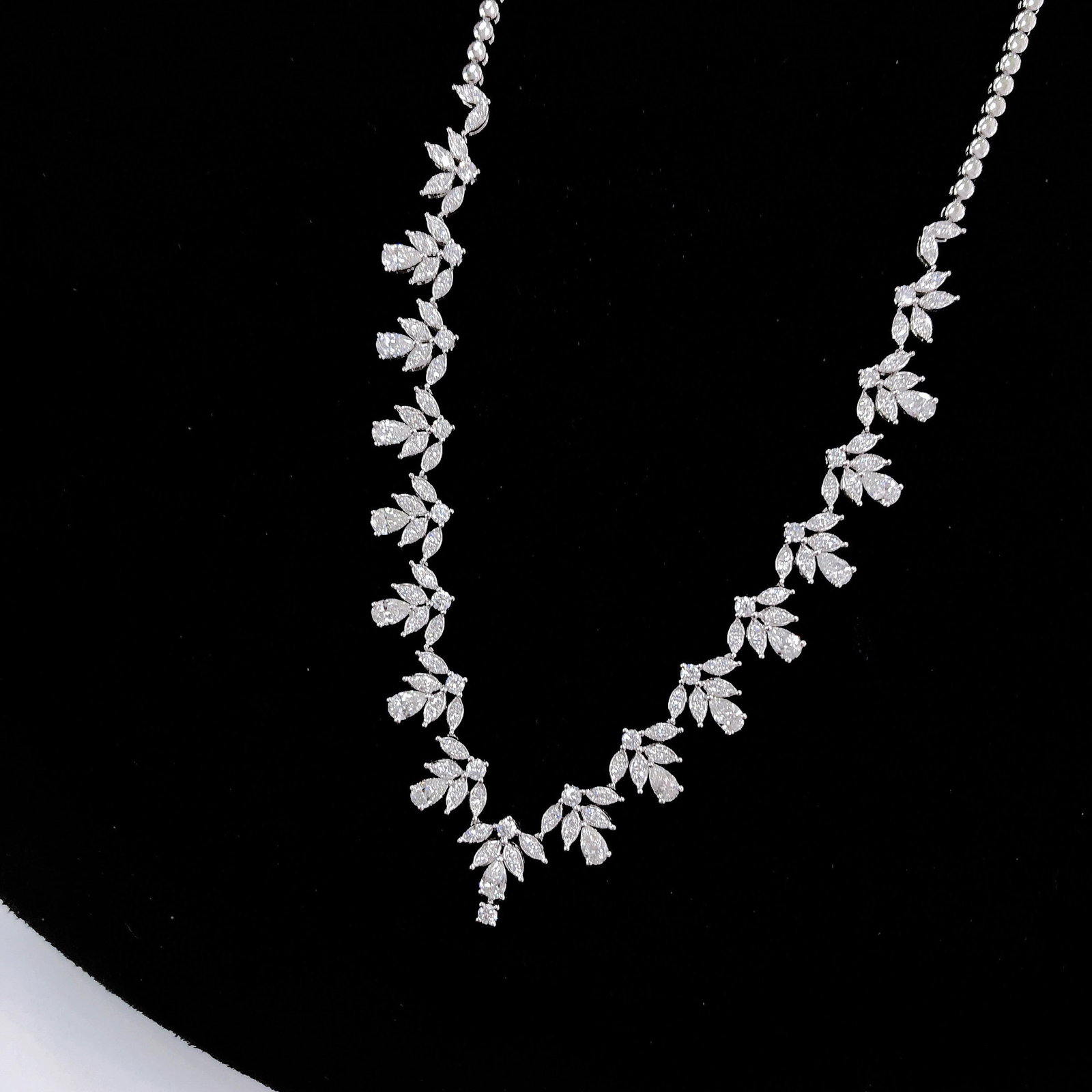 14k Gold 3.32 Ctw Natural H Diamond Necklace: Ref:230987061 // gold content:14k gold // main gemstone:diamond // shape:round // carat weight:1. 83ct // color:h // treatment:natural // cut grade:g // // adjacent gemstone 2 : diamond //