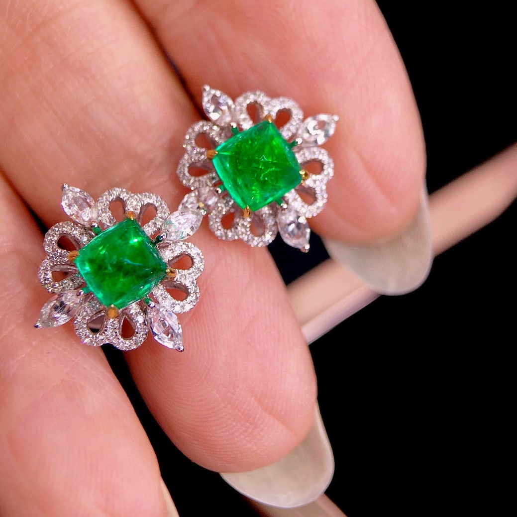 14k Gold 3.14 Ctw Natural Emerald & Diamond Earrings: Ref:230987066 // gold content:14k gold // main gemstone:emerald // shape:emerald // carat weight:2. 8ct // color:green // treatment:natural // cut grade:g // // adjacent gemstone 2 : diamond //
