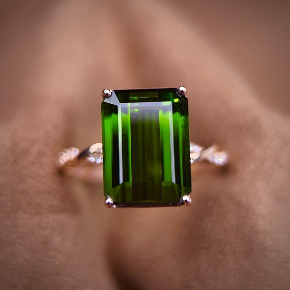 14k Gold 5.098 Ctw Natural Tourmaline & Diamond Ring: Ref:230987067 // gold content:14k gold // ring size:7. 25us // // main gemstone:tourmaline // shape:emerald // carat weight:5. 05ct // color:green // treatment:natural // cut grade:g // // adjacent ge
