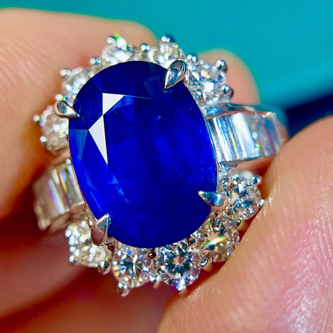14k Gold 5.8 Ctw Natural Sapphire & Diamond Ring: Ref:230987069 // gold content:14k gold // ring size:7. 25us // // main gemstone:sapphire // shape:oval // carat weight:4. 6ct // color:blue // treatment:natural // cut grade:g // // adjacent gemstone 