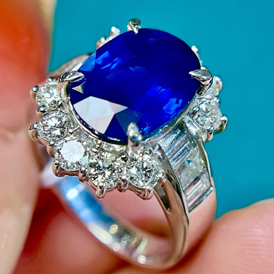 14k Gold 5.8 Ctw Natural Sapphire & Diamond Ring - 4