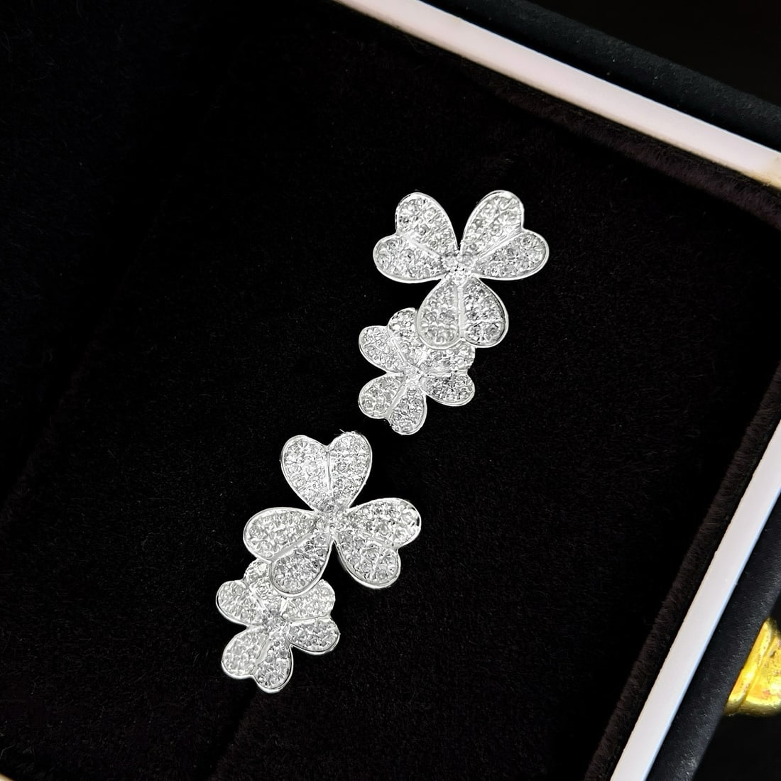 14k Gold 0.40 Ct Natural H Diamond Earrings: Ref:230987070 // gold content:14k gold // main gemstone:diamond // shape:round // carat weight:0. 40ct // color:h // treatment:natural // cut grade:g // // adjacent gemstone 2 : diamond //