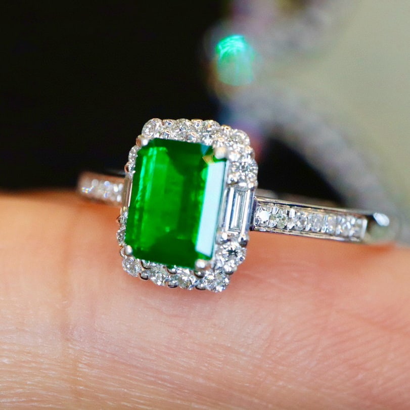 14k Gold 0.85 Ctw Natural Emerald & Diamond Ring: Ref:230987076 // gold content:14k gold // ring size:7. 25us // // main gemstone:emerald // shape:emerald // carat weight:0. 62ct // color:green // treatment:natural // cut grade:g // // adjacent