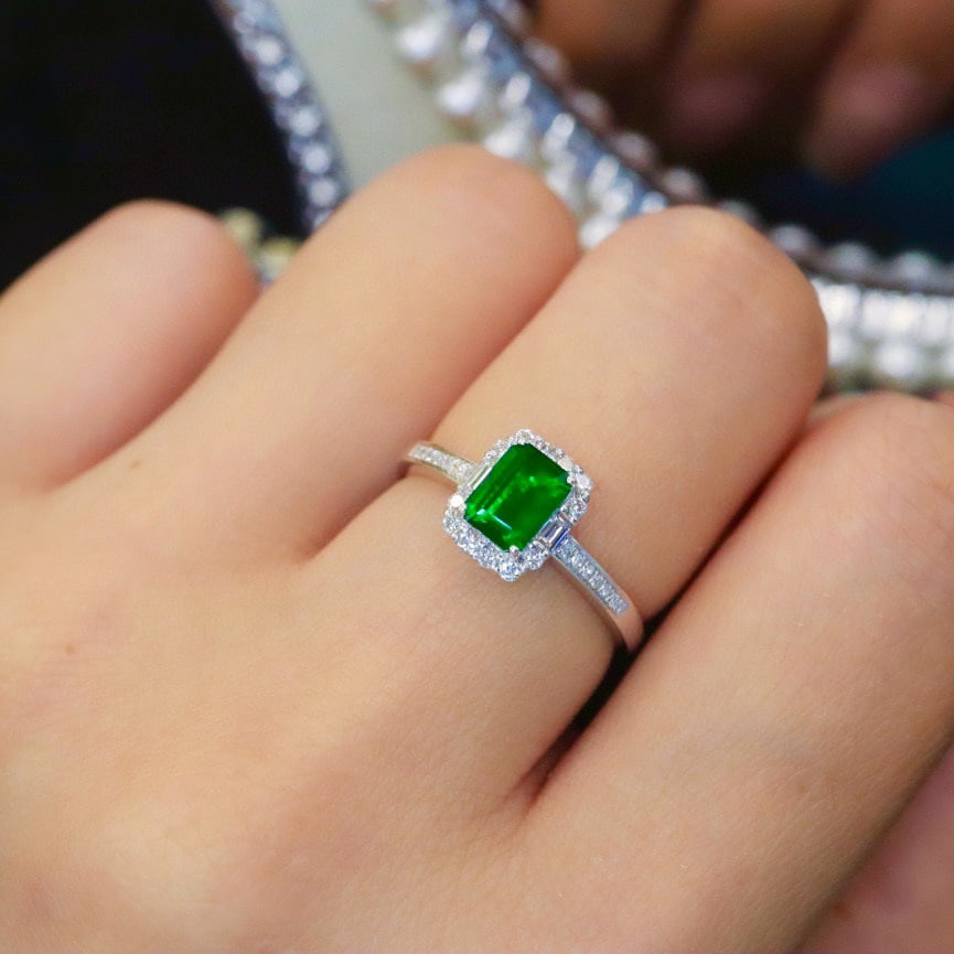 14k Gold 0.85 Ctw Natural Emerald & Diamond Ring - 3