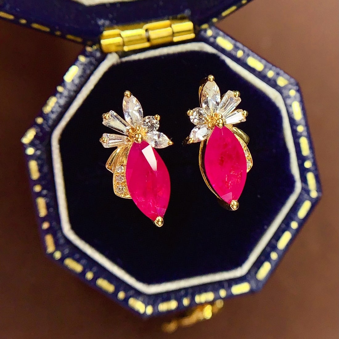 14k Gold 1.5 Ct Natural Ruby & Diamond Earrings: Ref:230987078 // gold content:14k gold // main gemstone:ruby // shape:marquise // carat weight:1. 5ct // color:red // treatment:natural // cut grade:g // // adjacent gemstone 2 : diamond // number of