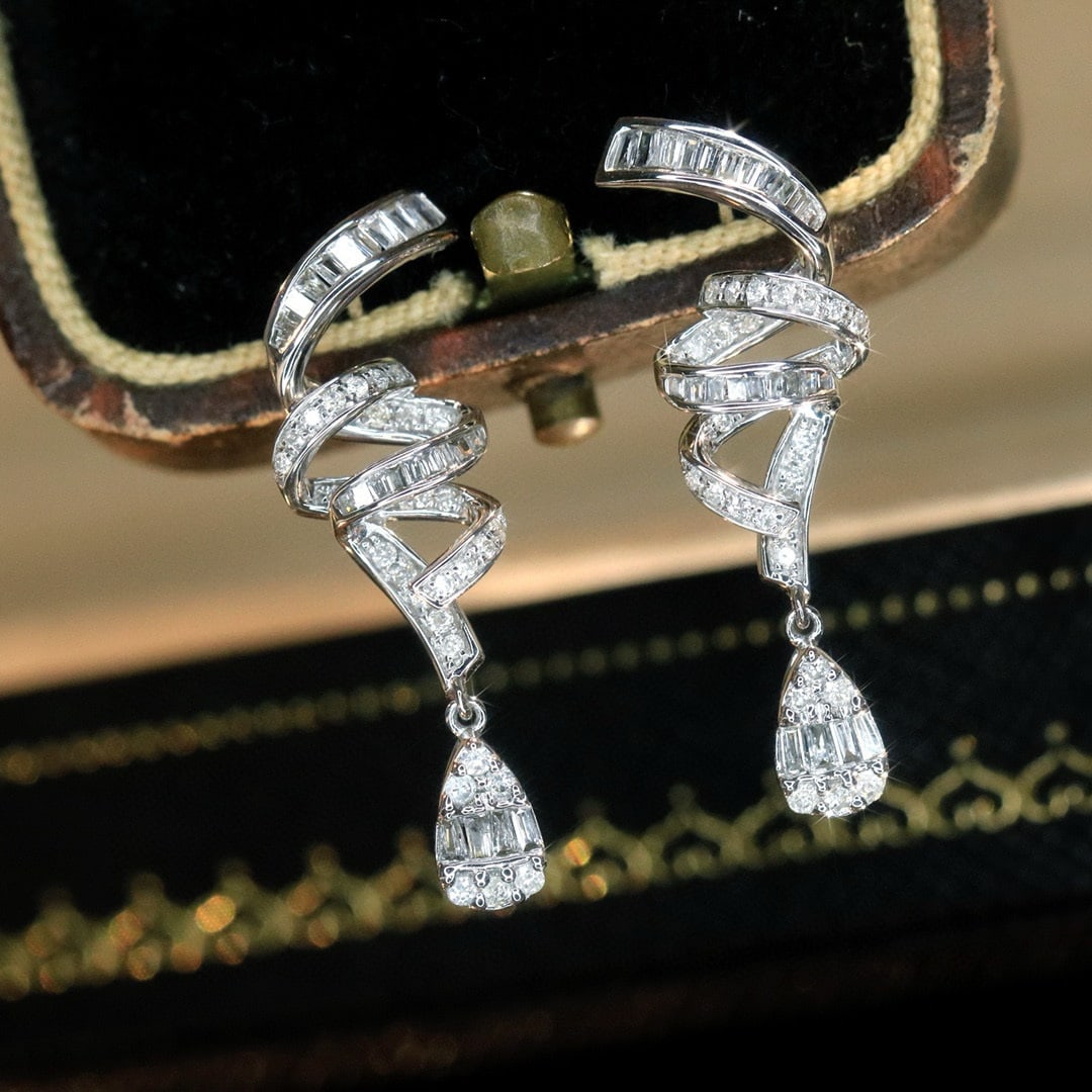 14k Gold 0.60 Ct Natural H Diamond Earrings: Ref:230987083 // gold content:14k gold // main gemstone:diamond // shape:pear // carat weight:0. 60ct // color:h // treatment:natural // cut grade:g // // adjacent gemstone 2 : diamond //