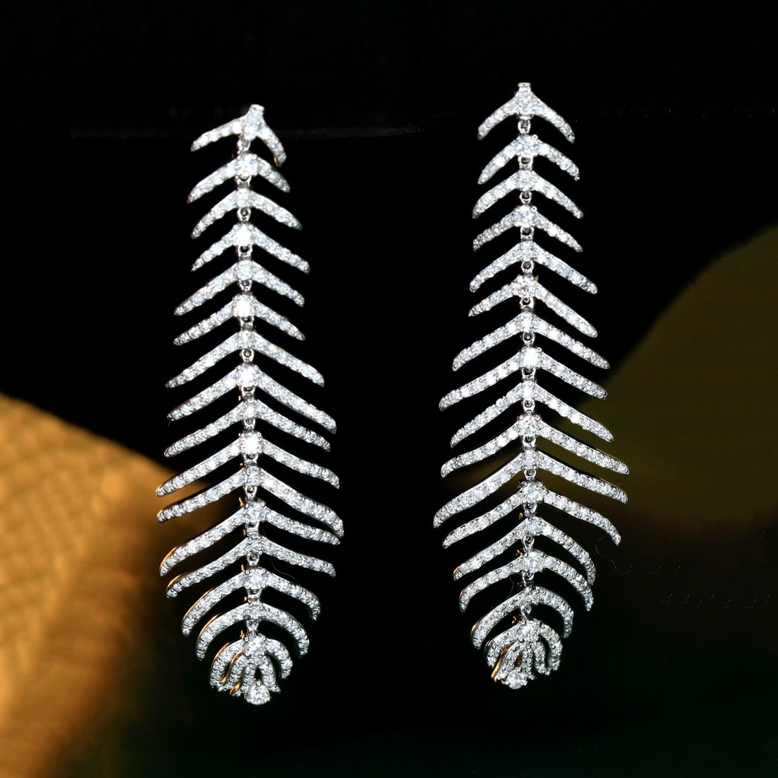 14k Gold 2.3 Ct Natural H Diamond Earrings: Ref:230987086 // gold content:14k gold // main gemstone:diamond // shape:round // carat weight:2. 3ct // clarity grade:vs-si // color:h // treatment:natural // cut grade:g // Condition: New Low Estima