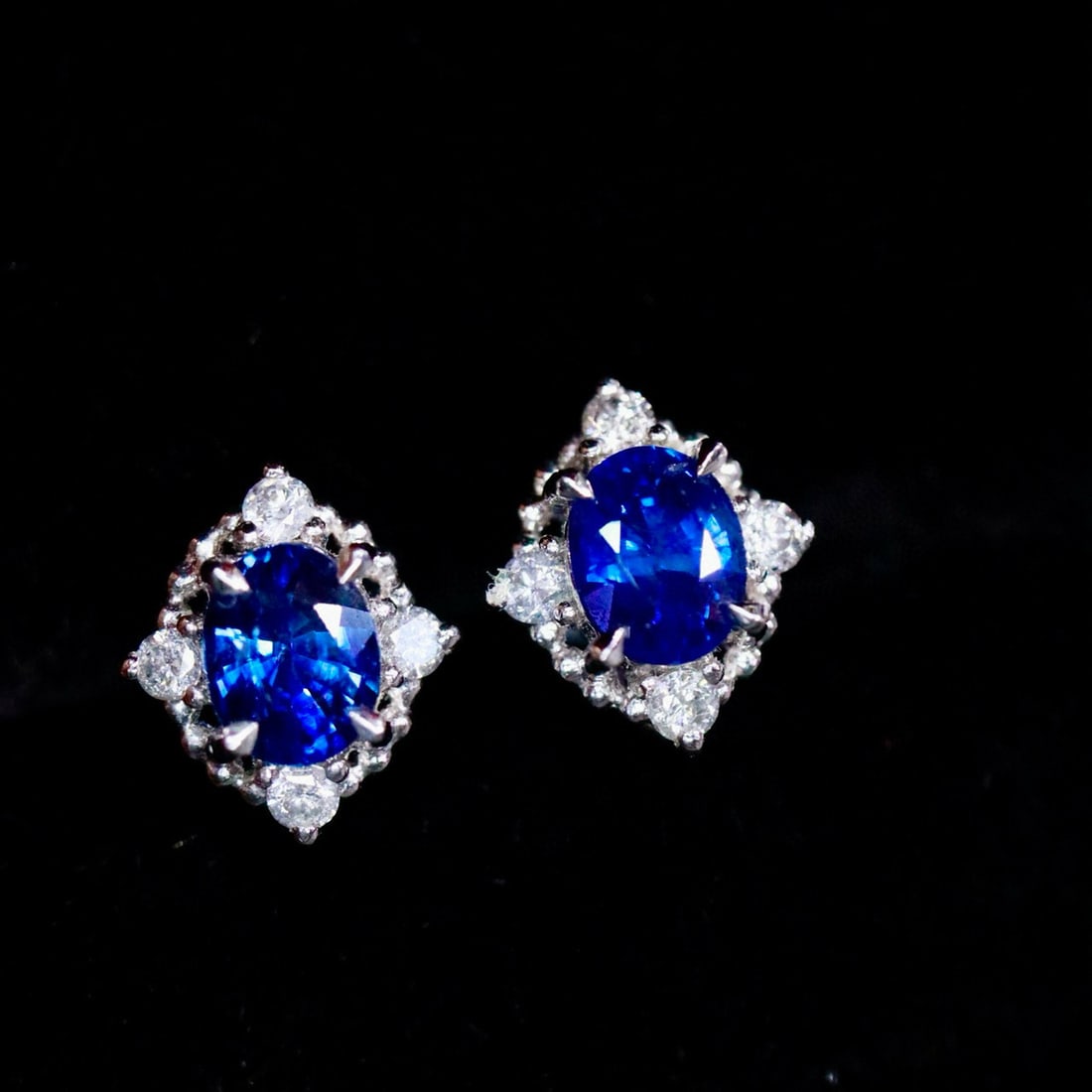 14k Gold 1.26 Ctw Natural Sapphire & Diamond Earrings: Ref:230987087 // gold content:14k gold // main gemstone:sapphire // shape:oval // carat weight:1. 1ct // clarity grade:vs-si // color:blue // treatment:natural // cut grade:g // // adjacent gemstone