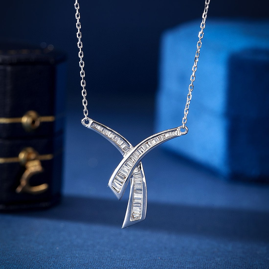 14k Gold 0.32 Ct Natural H Diamond Pendant( Without Chain ): Ref:230987095 // gold content:14k gold // main gemstone:diamond // shape:baguette // carat weight:0. 32ct // clarity grade:vs-si // color:h // treatment:natural // cut grade:g // // adjacent gemstone