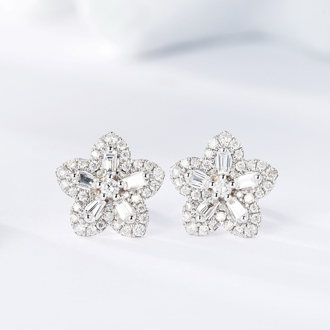 14k Gold 0.46 Ctw Natural H Diamond Earrings: Ref:230987101 // gold content:14k gold // main gemstone:diamond // shape:baguette // carat weight:0. 18ct // clarity grade:vs-si // color:h // treatment:natural // cut grade:g // // adjacent gemstone