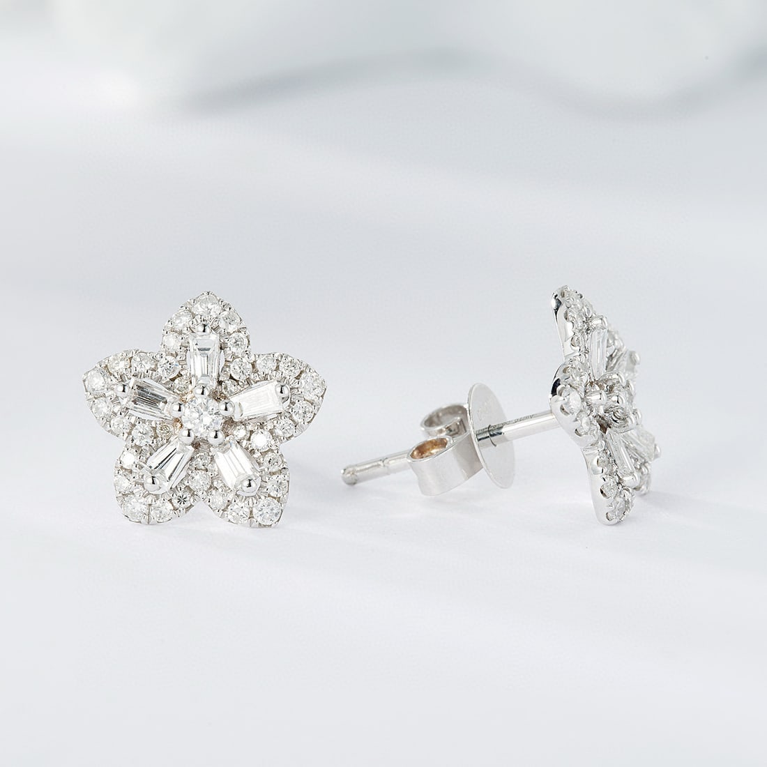 14k Gold 0.46 Ctw Natural H Diamond Earrings - 3