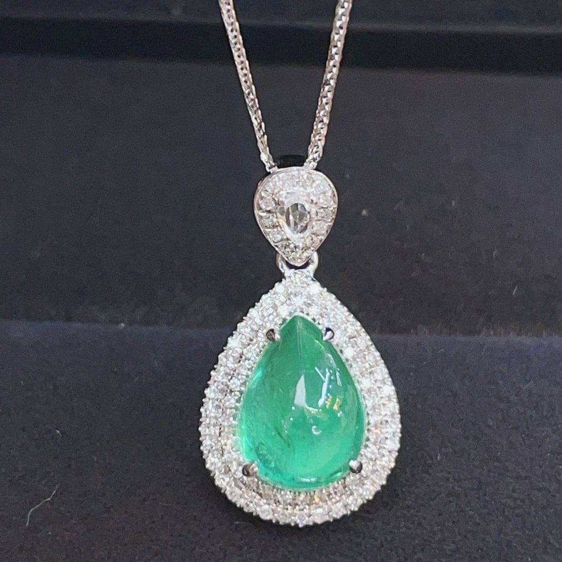 14k Gold 2 Ct Natural Emerald & Diamond Pendant( Without Chain ): Ref:230987106 // gold content:14k gold // main gemstone:emerald // shape:pear // carat weight:2ct // clarity grade:vs-si // color:green // treatment:natural // cut grade:g // // adjacent gemstone 2 : 