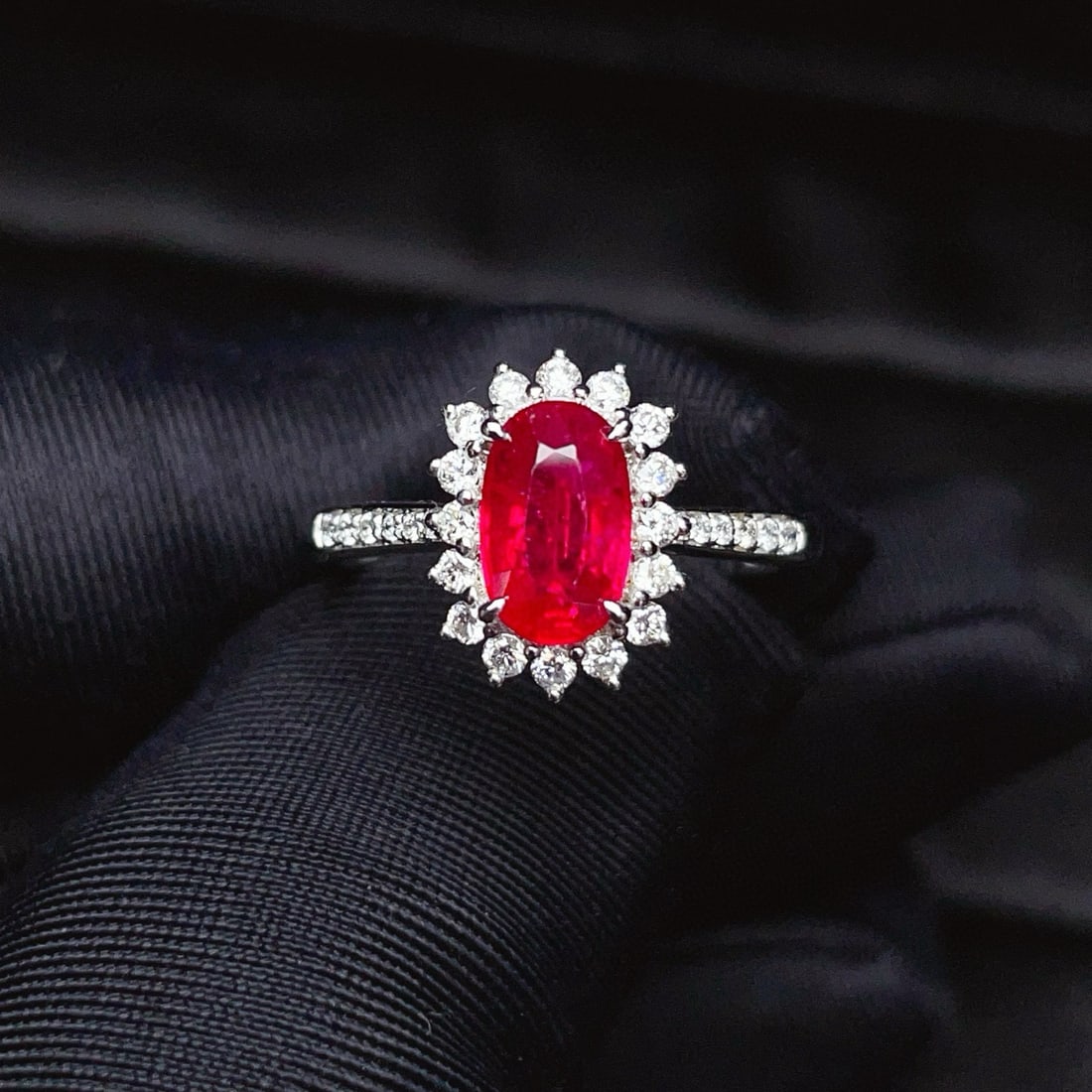 14k Gold 1.57 Ctw Natural Ruby & Diamond Ring: Ref:230987107 // gold content:14k gold // ring size:7. 25us // // main gemstone:ruby // shape:oval // carat weight:1. 25ct // clarity grade:vs-si // color:red // treatment:natural // cut grade:g //