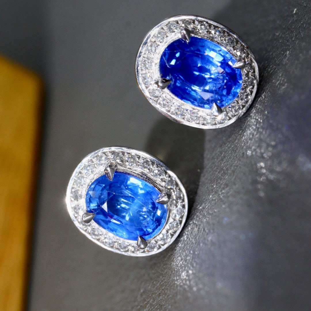 14k Gold 1.91 Ctw Natural Sapphire & Diamond Earrings: Ref:230987113 // gold content:14k gold // main gemstone:sapphire // shape:oval // carat weight:1. 75ct // clarity grade:vs-si // color:blue // treatment:natural // cut grade:g // // adjacent gemstone