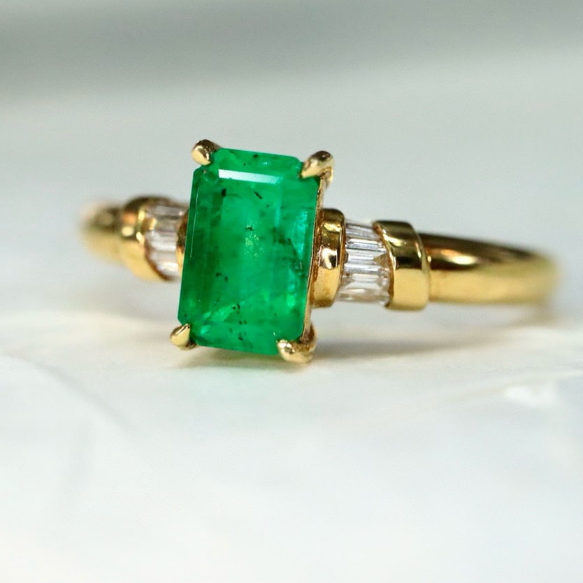14k Gold 0.95 Ctw Natural Emerald & Diamond Ring (1 of 7)