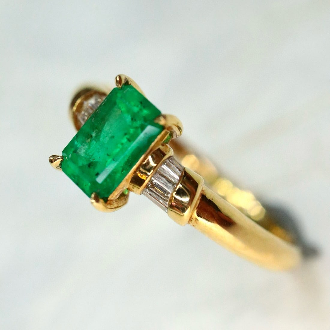 14k Gold 0.95 Ctw Natural Emerald & Diamond Ring - 2