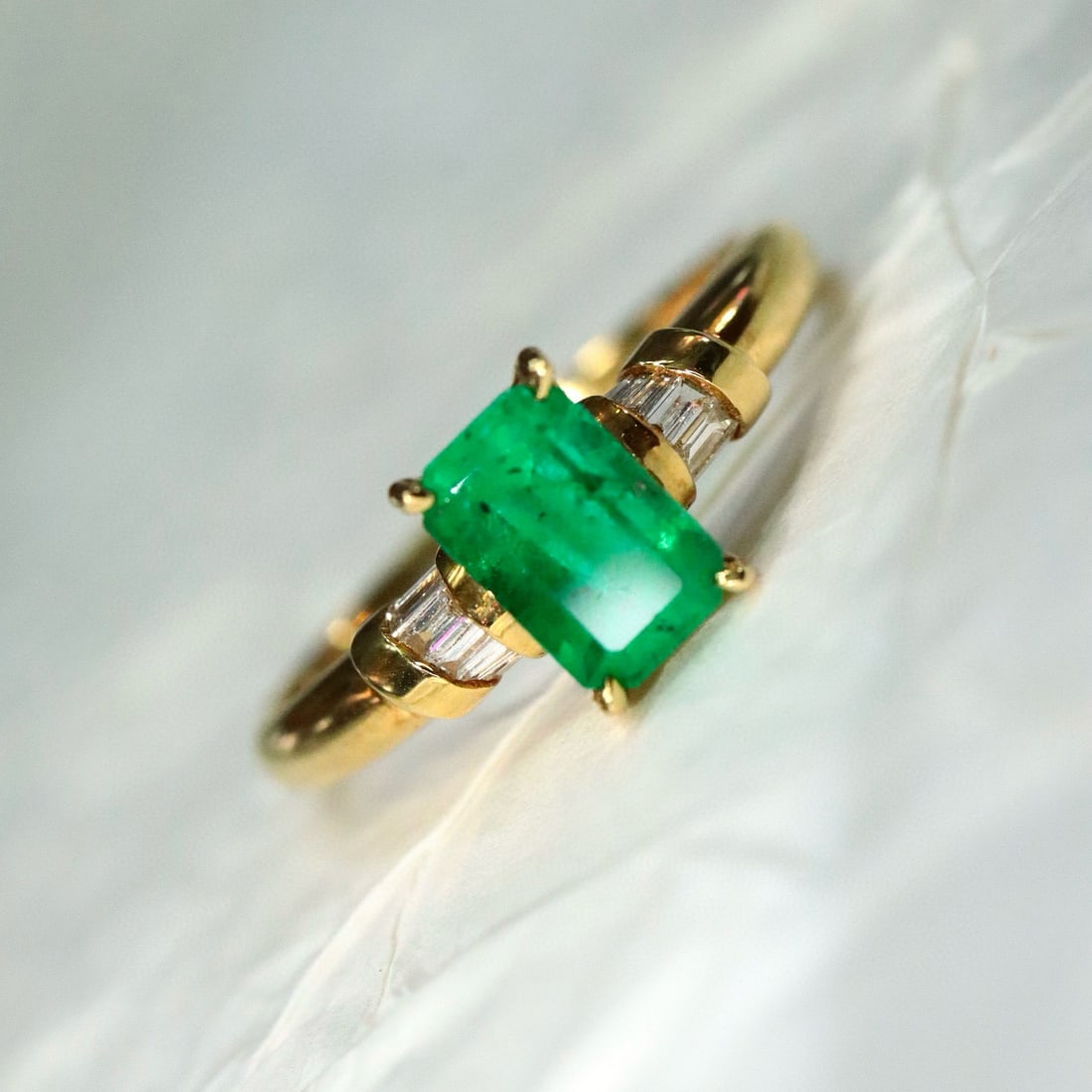 14k Gold 0.95 Ctw Natural Emerald & Diamond Ring - 3