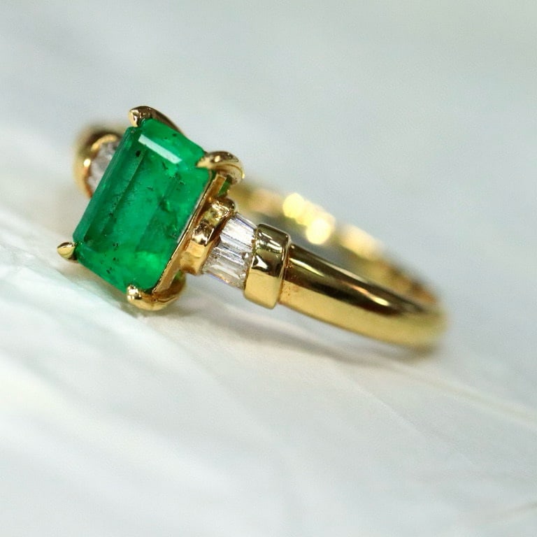 14k Gold 0.95 Ctw Natural Emerald & Diamond Ring - 4