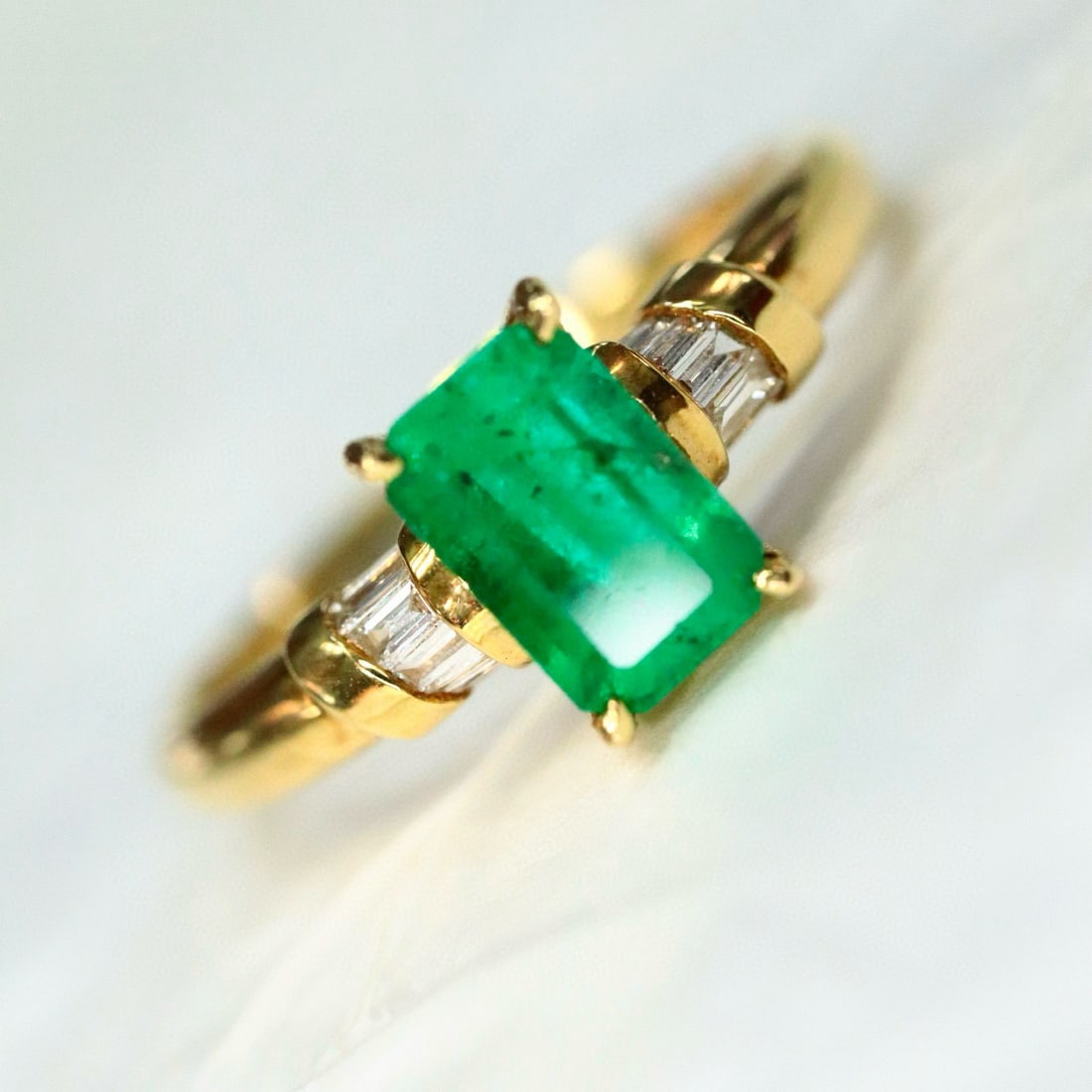 14k Gold 0.95 Ctw Natural Emerald & Diamond Ring - 6
