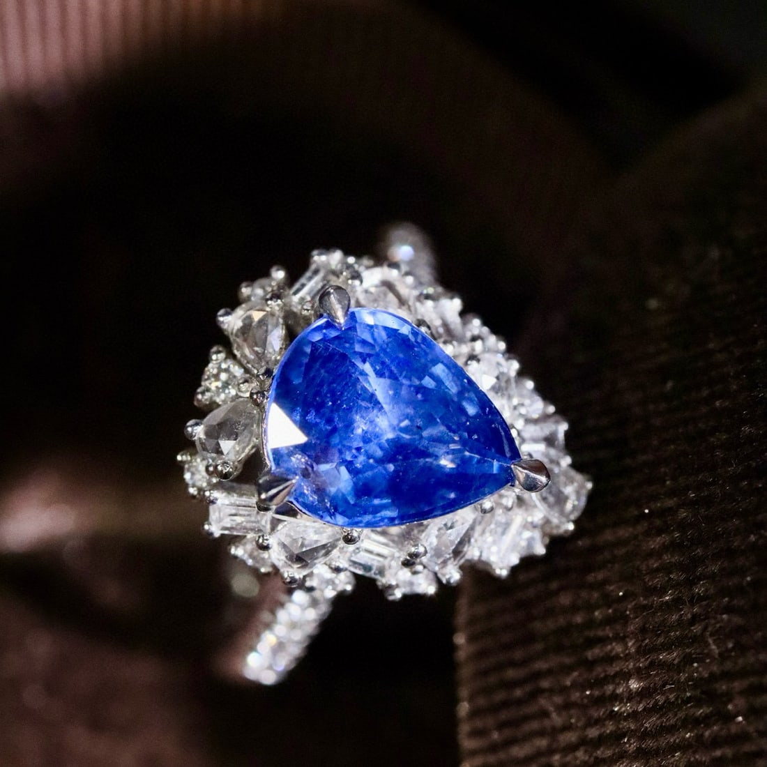 14k Gold 3.18 Ctw Natural Sapphire & Diamond Ring: Ref:230987117 // gold content:14k gold // ring size:7. 25us // // main gemstone:sapphire // shape:pear // carat weight:2. 63ct // clarity grade:vs-si // color:blue // treatment:natural // cut grade:g 