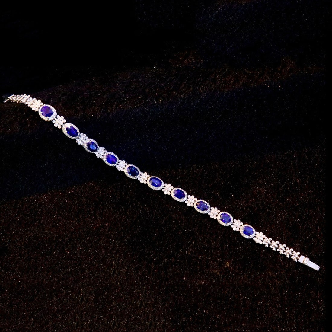 14k Gold 7.80 Ctw Natural Sapphire & Diamond Bracelet - 4