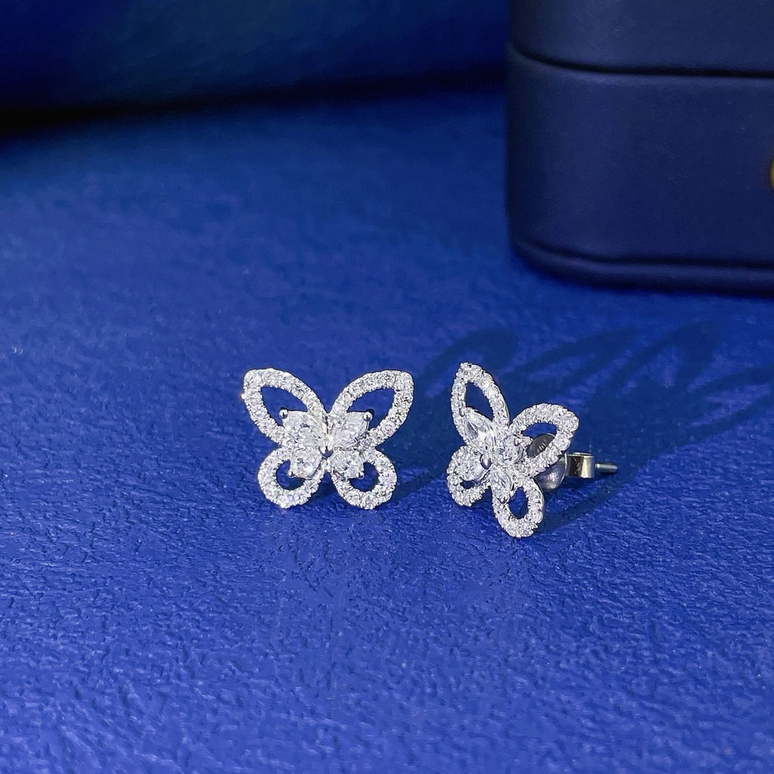 14k Gold 0.78 Ct Natural H Diamond Earrings: Ref:230987129 // gold content:14k gold // main gemstone:diamond // shape:round // carat weight:0. 78ct // clarity grade:vs-si // color:h // treatment:natural // cut grade:g // // adjacent gemstone 2 :