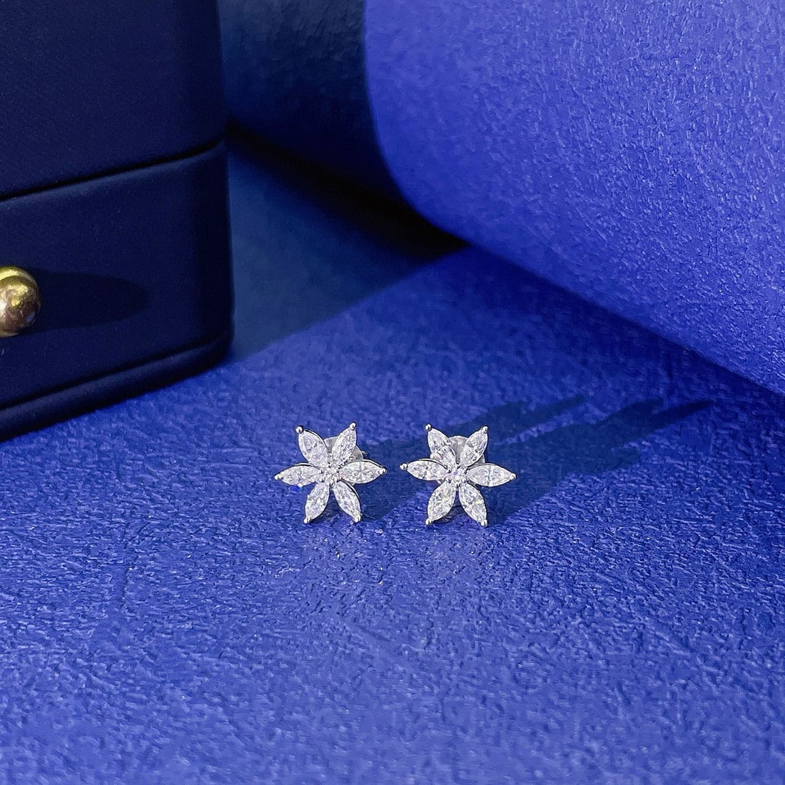 14k Gold 0.52 Ctw Natural H Diamond Earrings: Ref:230987132 // gold content:14k gold // main gemstone:diamond // shape:marquise // carat weight:0. 50ct // clarity grade:vs-si // color:h // treatment:natural // cut grade:g // // adjacent gemstone