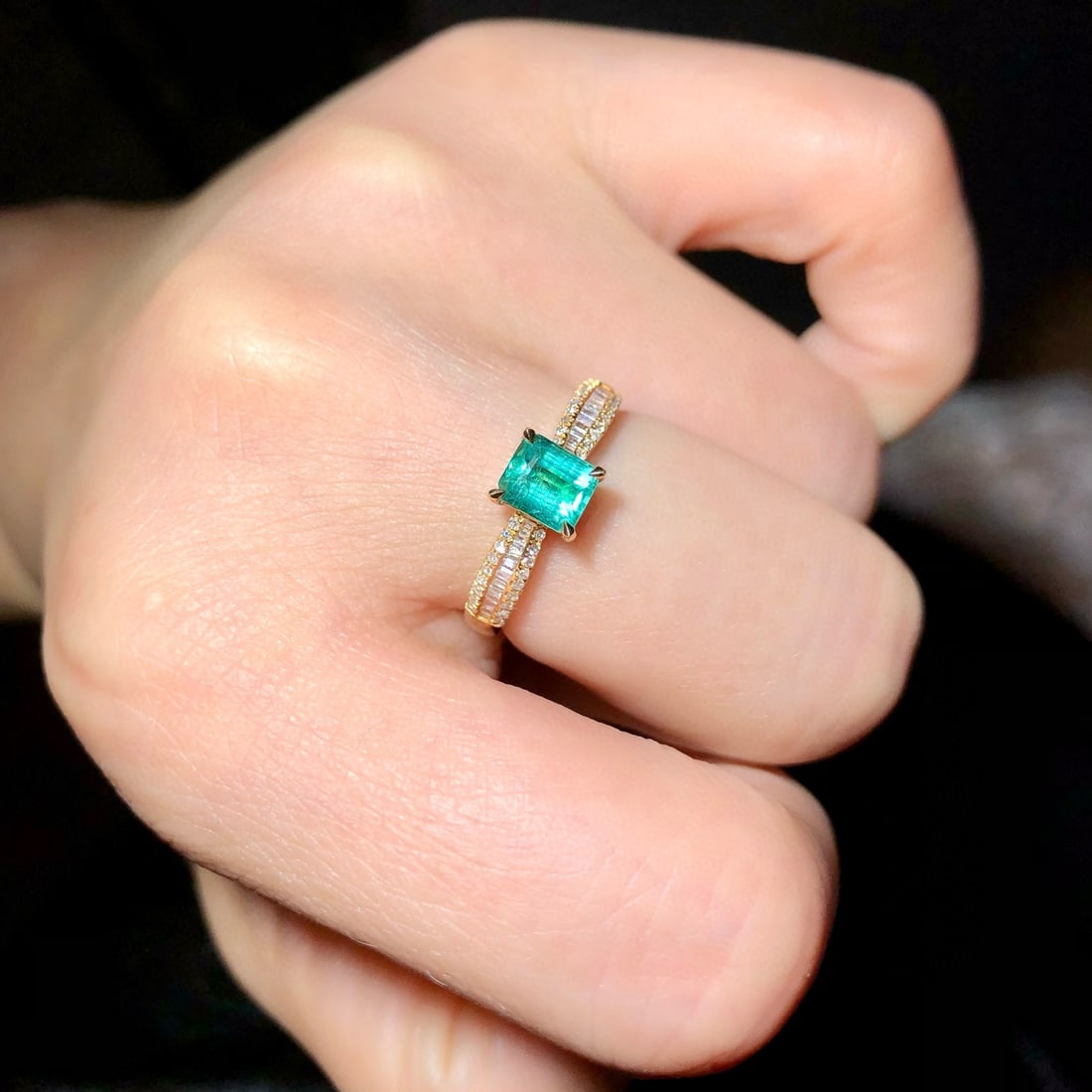 14k Gold 0.94 Ctw Natural Emerald & Diamond Ring - 2