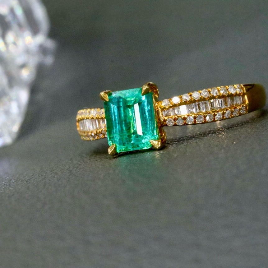 14k Gold 0.94 Ctw Natural Emerald & Diamond Ring - 4