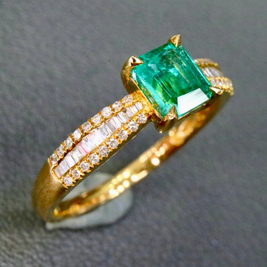 14k Gold 0.94 Ctw Natural Emerald & Diamond Ring - 6