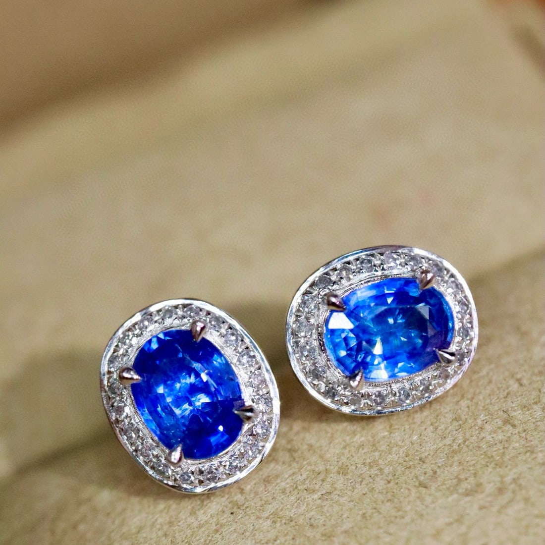 14k Gold 1.91 Ctw Natural Sapphire & Diamond Earrings: Ref:230987137 // gold content:14k gold // main gemstone:sapphire // shape:oval // carat weight:1. 75ct // clarity grade:vs-si // color:blue // treatment:natural // cut grade:g // // adjacent gemstone
