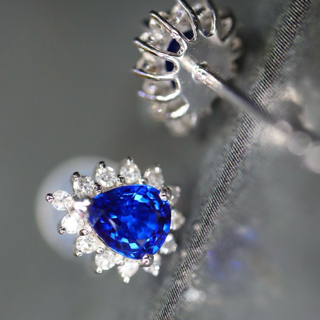 14k Gold 0.87 Ctw Natural Sapphire & Diamond Earrings - 2