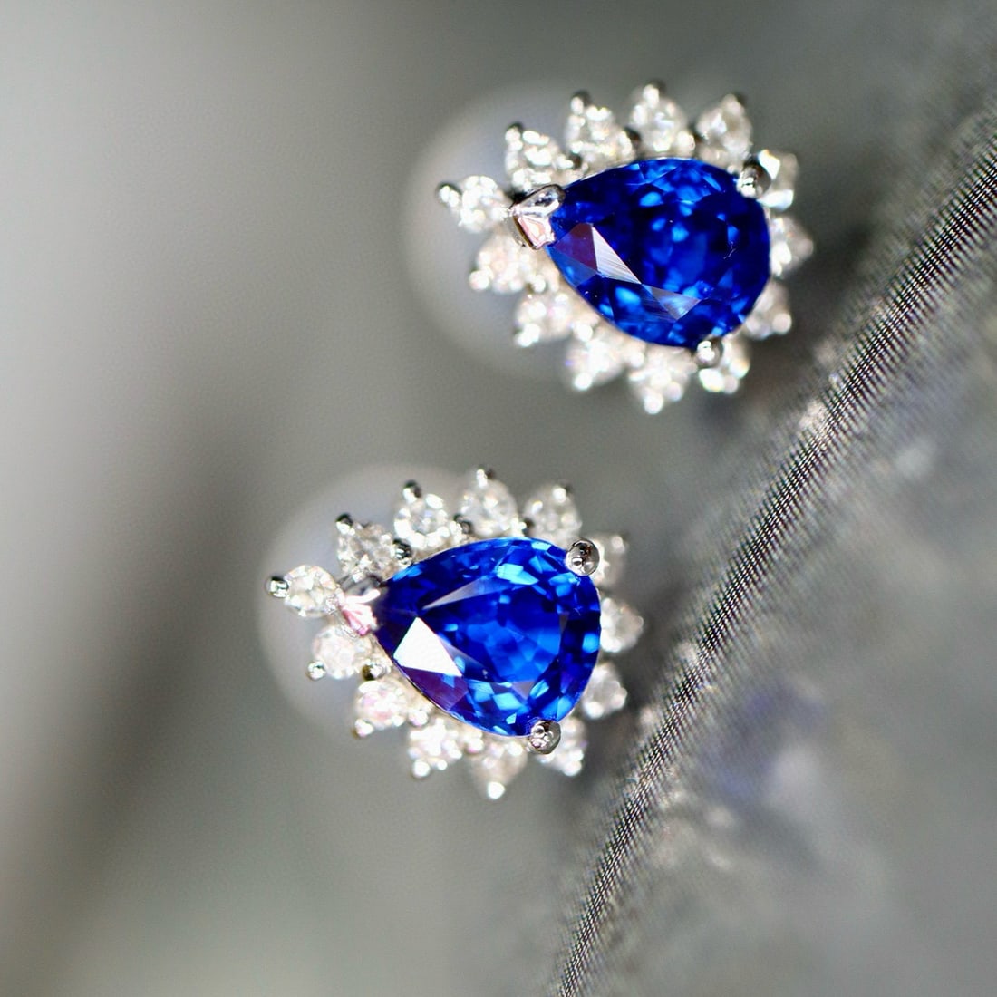 14k Gold 0.87 Ctw Natural Sapphire & Diamond Earrings - 4