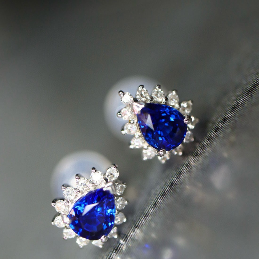 14k Gold 0.87 Ctw Natural Sapphire & Diamond Earrings - 5