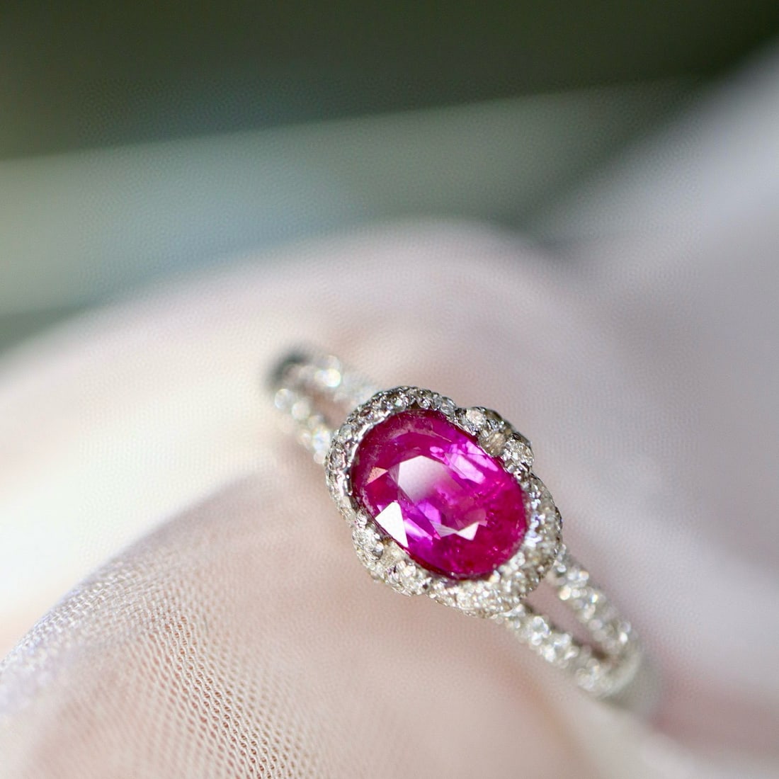 14k Gold 1.07 Ctw Natural Ruby & Diamond Ring: Ref:230987144 // gold content:14k gold // ring size:7. 25us // // main gemstone:ruby // shape:oval // carat weight:0. 77ct // clarity grade:vs-si // color:red // treatment:natural // cut grade:g //