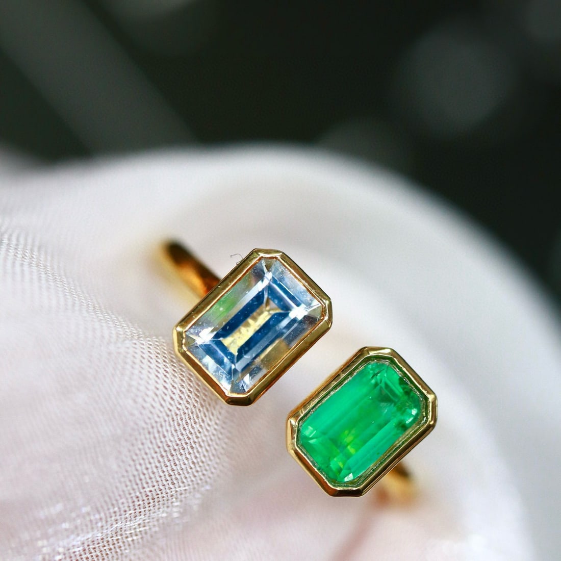 14k Gold 1.14 Ctw Natural Emerald & Aquamarine Ring: Ref:230987150 // gold content:14k gold // main gemstone:emerald // shape:emerald // carat weight:0. 50ct // clarity grade:vs-si // color:green // treatment:natural // cut grade:g // // adjacent